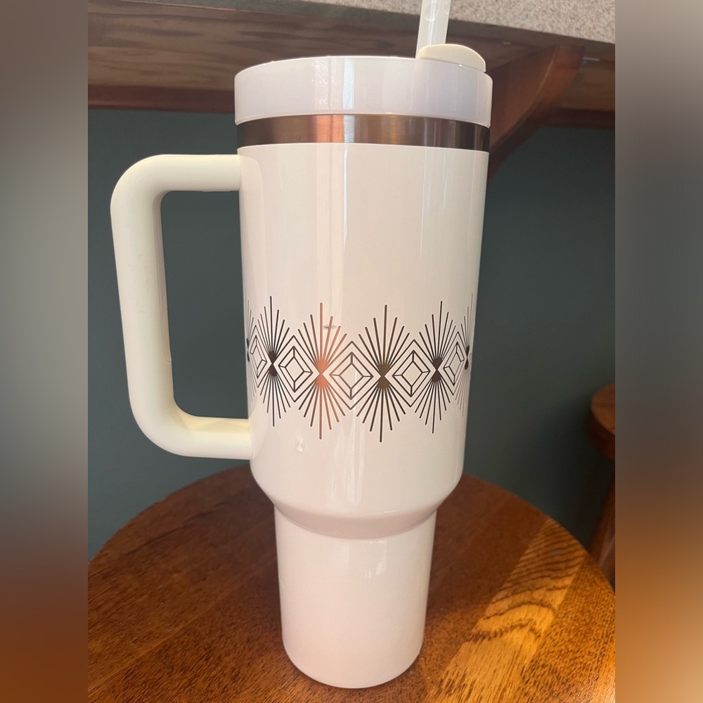White & Gold 50 oz Stanley